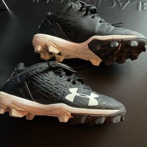 Boy’s baseball cleats size 2